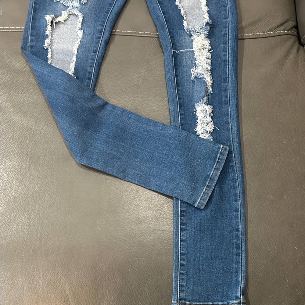 BOB Jeans Stylish Blue Distressed Women Jeans size 7/8 NWOT - Picture 7 of 9